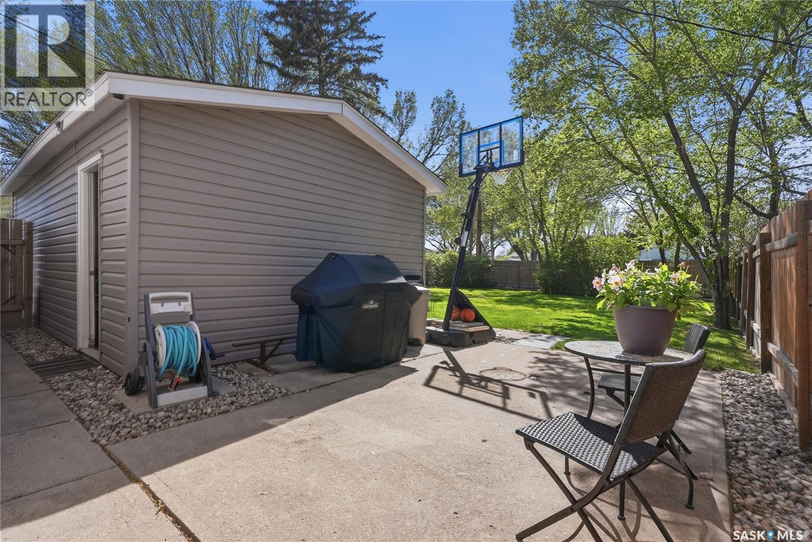 901 R Avenue N, Saskatoon, SK - Outdoor