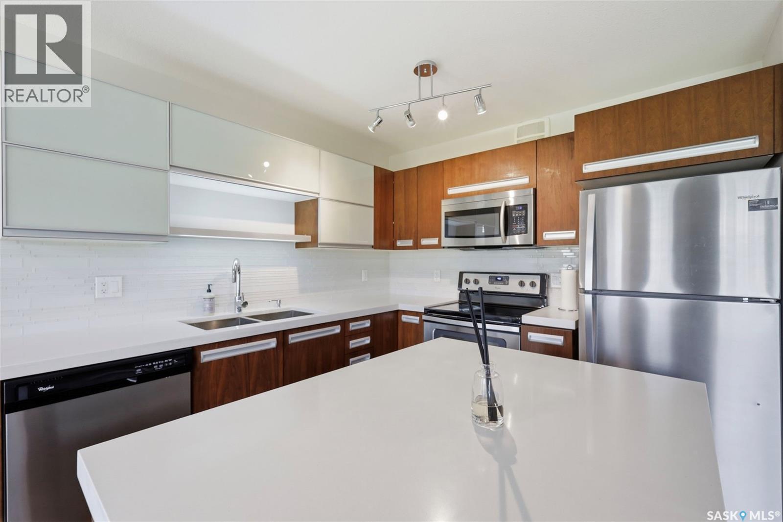 427 1303 Paton Crescent, Saskatoon, SK - Indoor Photo Showing Kitchen With Stainless Steel Kitchen With Double Sink With Upgraded Kitchen
