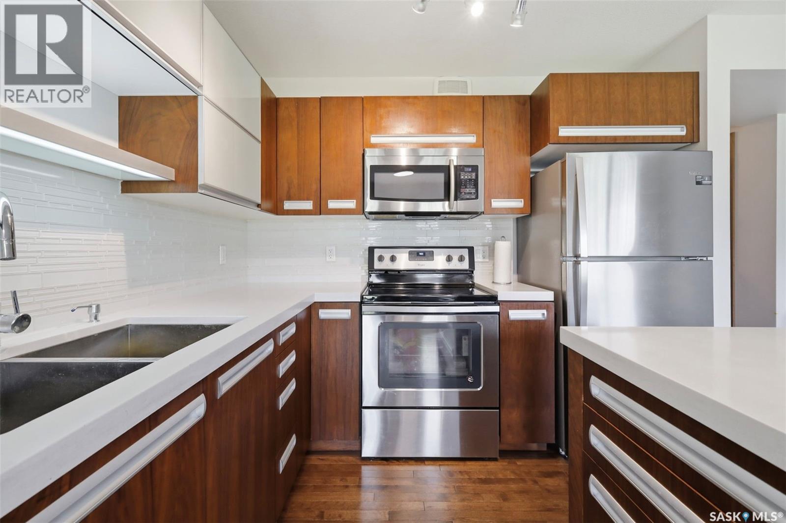 427 1303 Paton Crescent, Saskatoon, SK - Indoor Photo Showing Kitchen With Stainless Steel Kitchen With Double Sink With Upgraded Kitchen