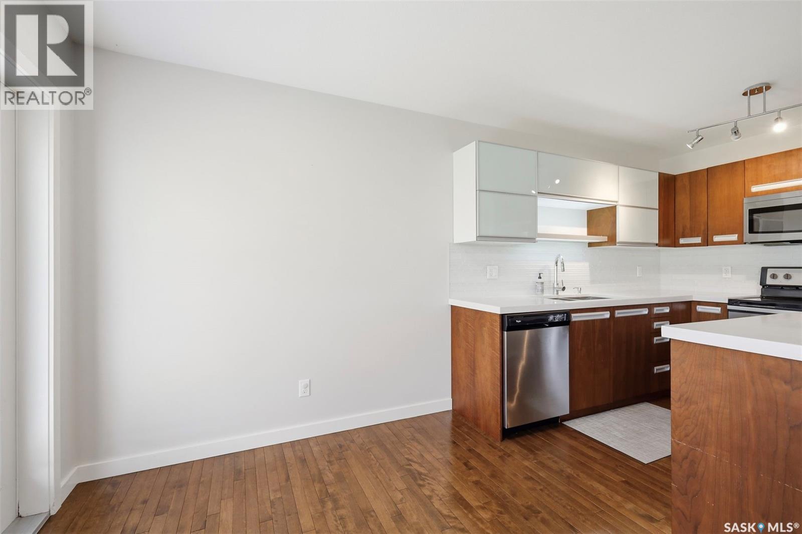 427 1303 Paton Crescent, Saskatoon, SK - Indoor Photo Showing Kitchen With Stainless Steel Kitchen