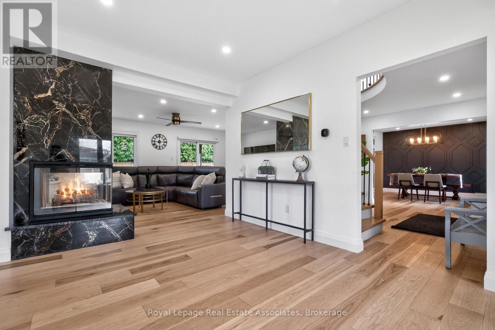382 Nelles Road N, Grimsby, ON - Indoor With Fireplace