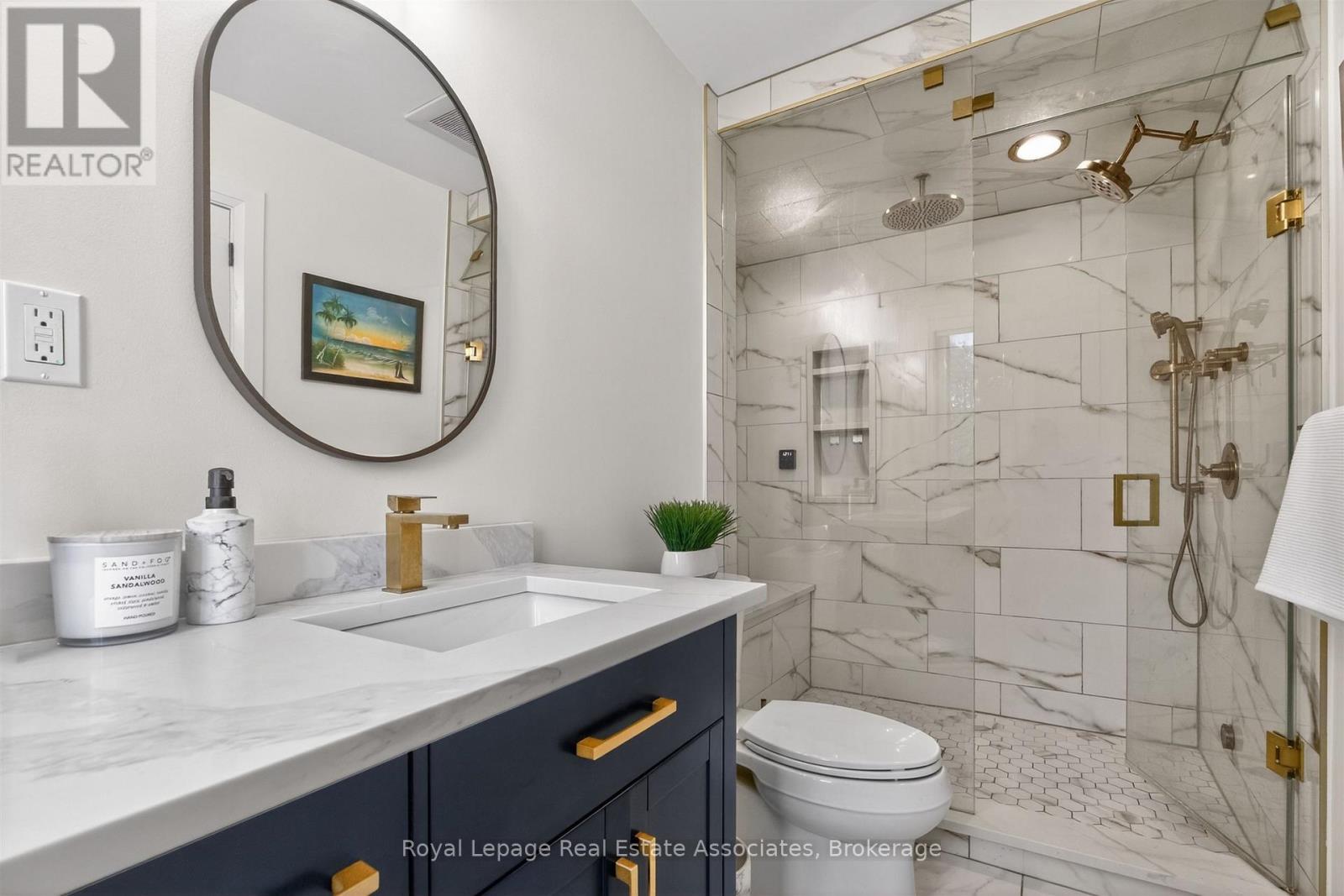 382 Nelles Road N, Grimsby, ON - Indoor Photo Showing Bathroom