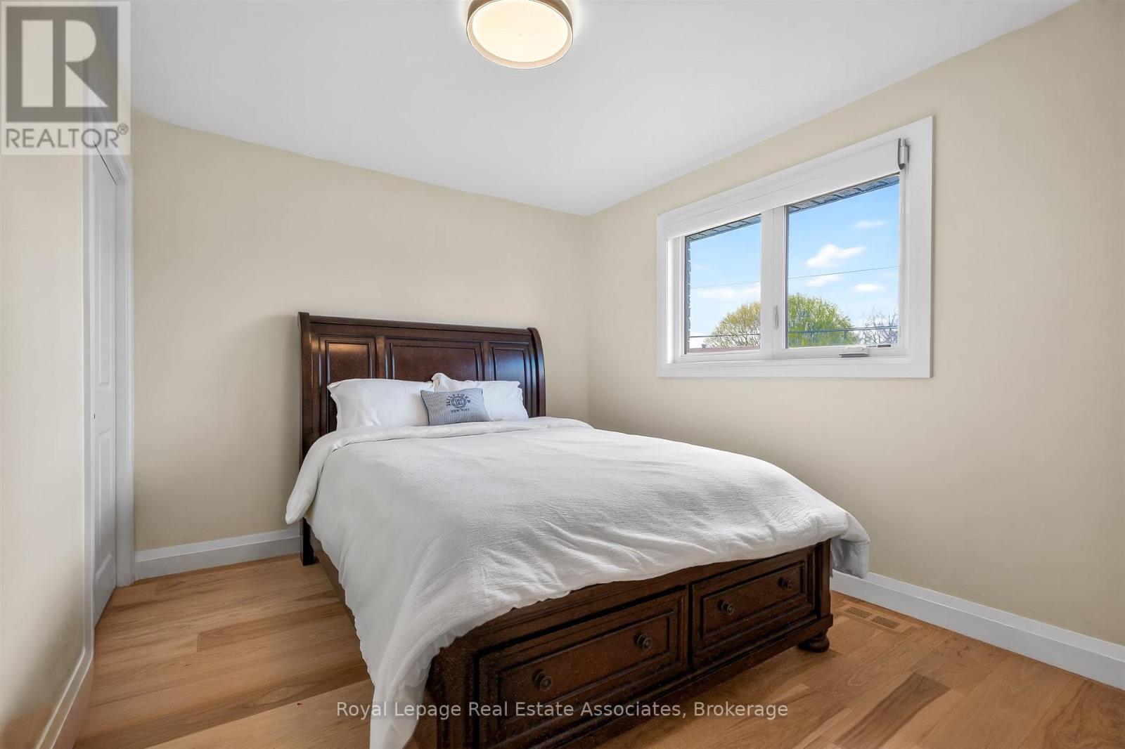382 Nelles Road N, Grimsby, ON - Indoor Photo Showing Bedroom
