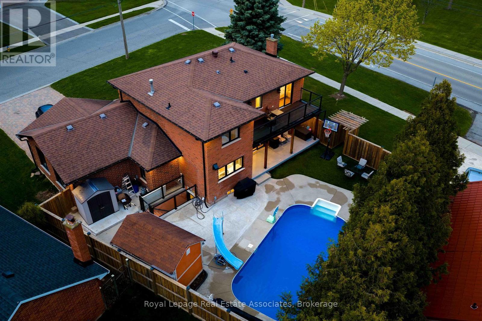 382 Nelles Road N, Grimsby, ON - Outdoor With In Ground Pool With Deck Patio Veranda