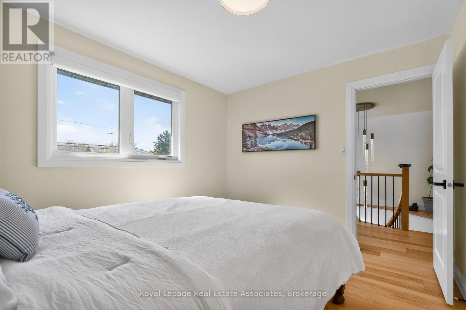 382 Nelles Road N, Grimsby, ON - Indoor Photo Showing Bedroom