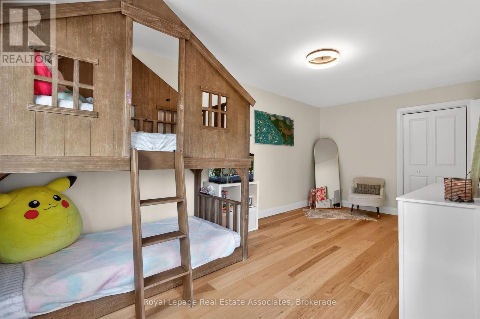 382 Nelles Road N, Grimsby, ON - Indoor Photo Showing Bedroom