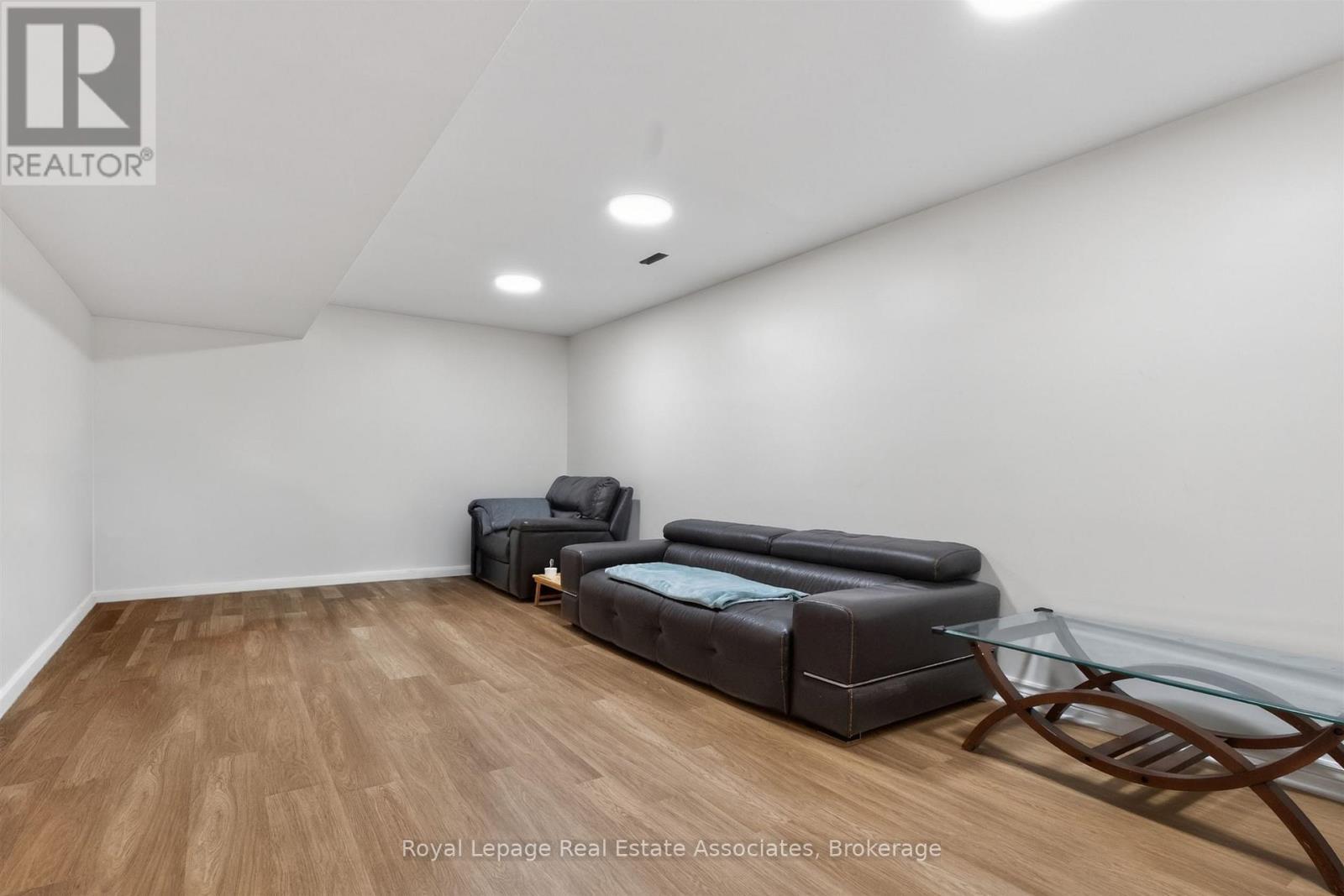 382 Nelles Road N, Grimsby, ON - Indoor