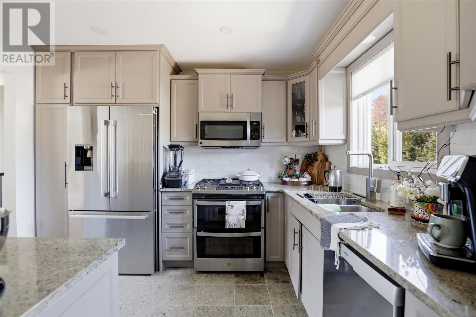 288 River Rd, Sault Ste. Marie, ON - Indoor Photo Showing Kitchen With Stainless Steel Kitchen With Double Sink With Upgraded Kitchen