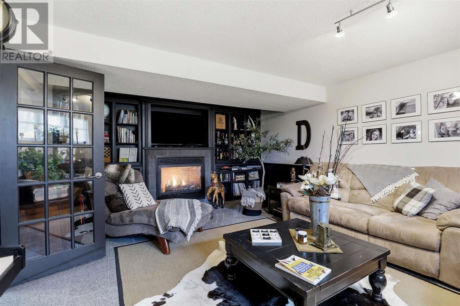288 River Rd, Sault Ste. Marie, ON - Indoor Photo Showing Living Room With Fireplace