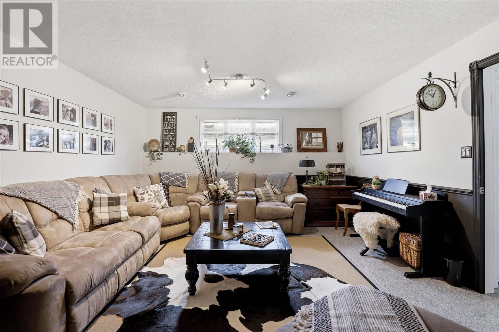 288 River Rd, Sault Ste. Marie, ON - Indoor Photo Showing Living Room