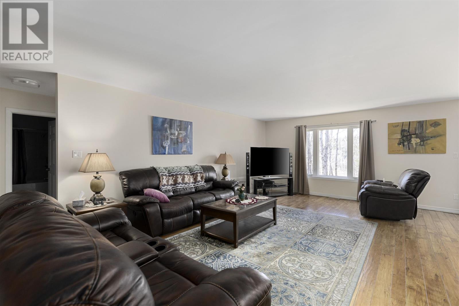47 B River Dr, Blind River, ON - Indoor Photo Showing Living Room