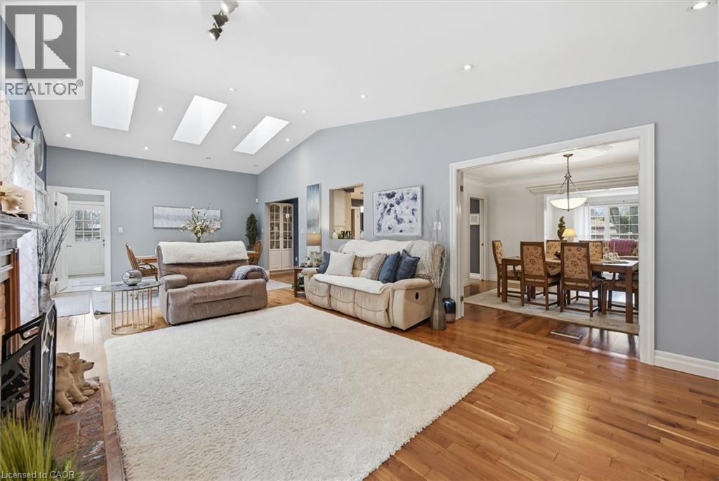 285 Glen Afton Drive, Burlington, ON - Indoor Photo Showing Living Room