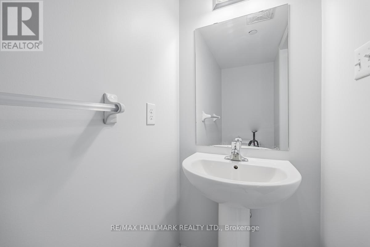 2496 Rosedrop Path, Oshawa, ON - Indoor Photo Showing Bathroom