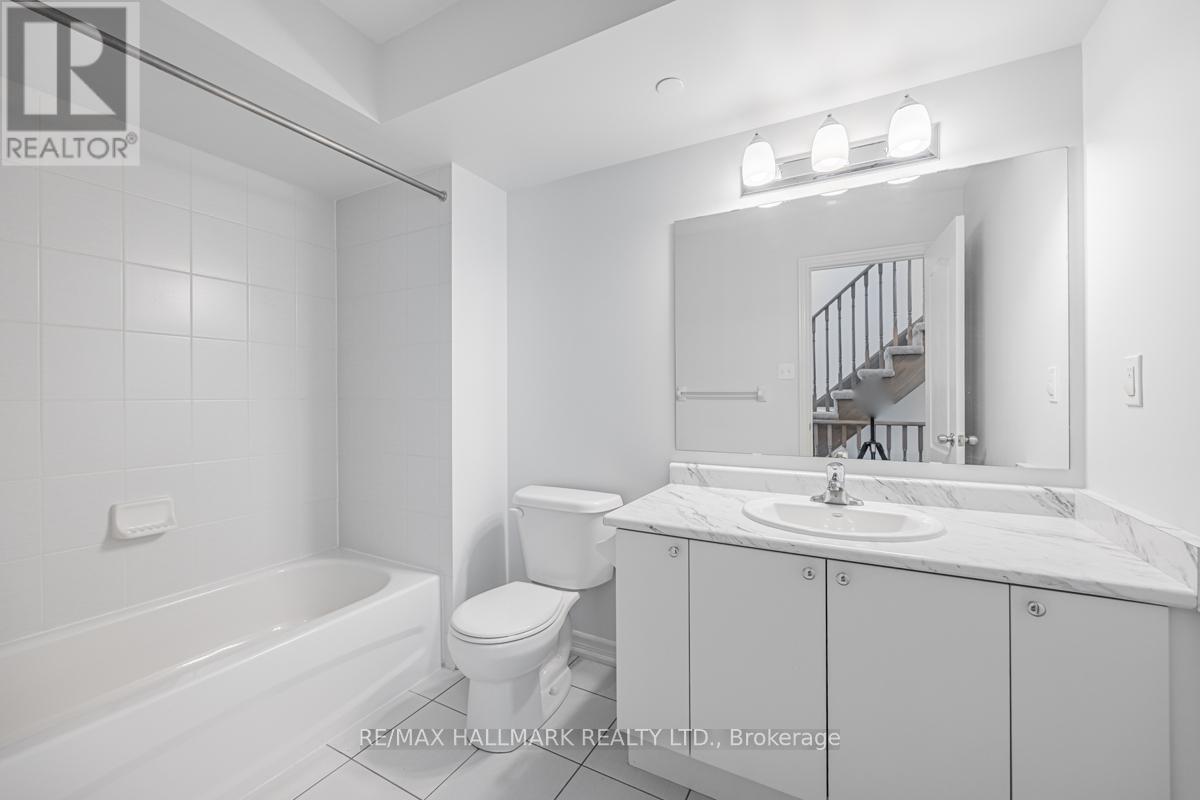 2496 Rosedrop Path, Oshawa, ON - Indoor Photo Showing Bathroom