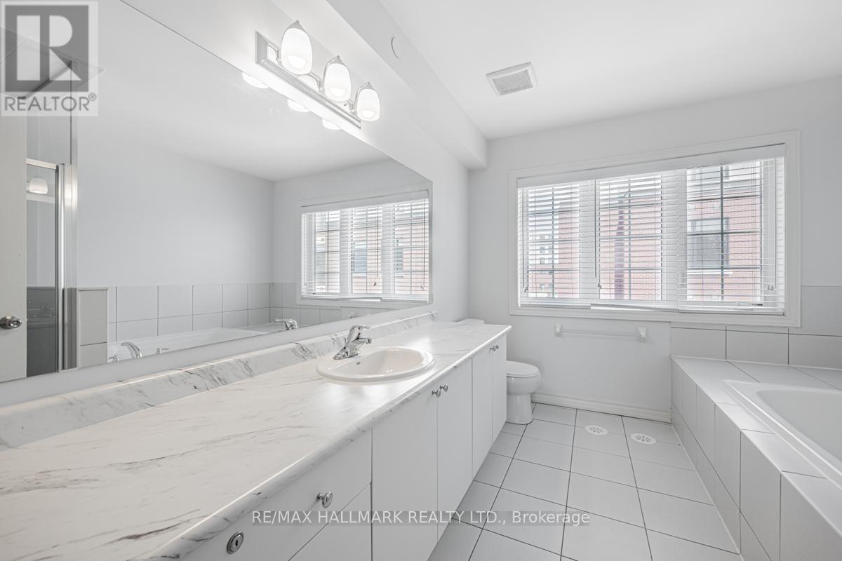 2496 Rosedrop Path, Oshawa, ON - Indoor Photo Showing Bathroom