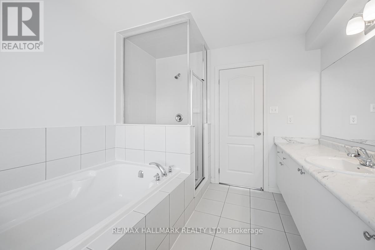 2496 Rosedrop Path, Oshawa, ON - Indoor Photo Showing Bathroom