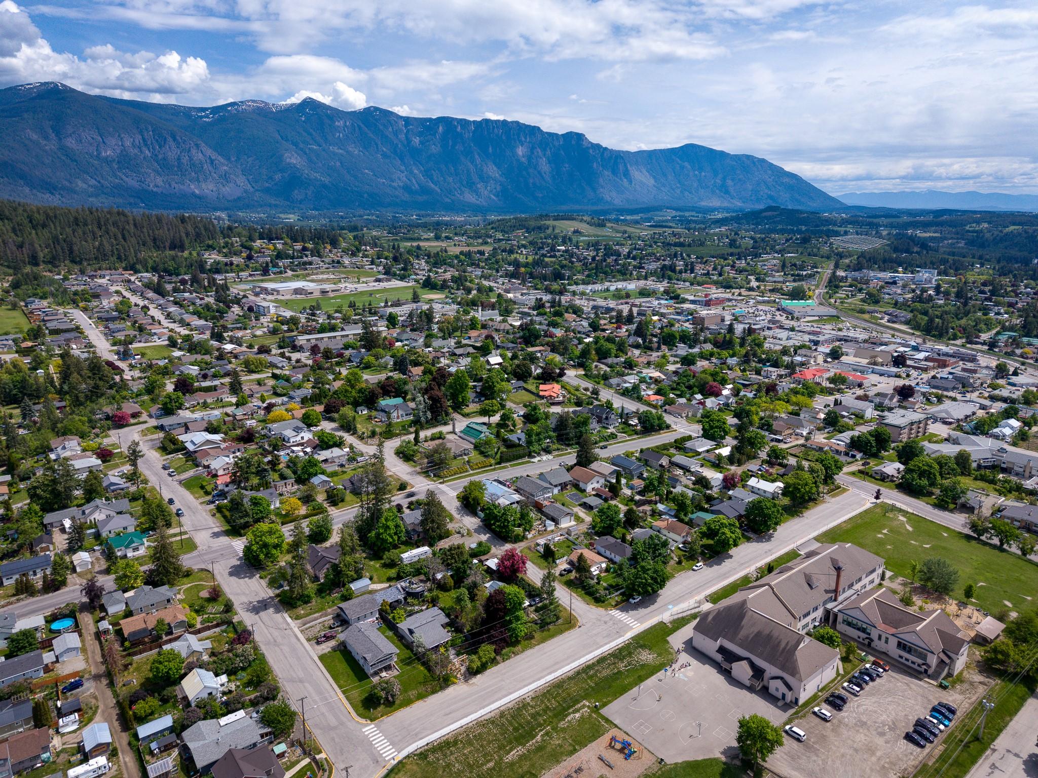 412 10Th Avenue, Creston, BC