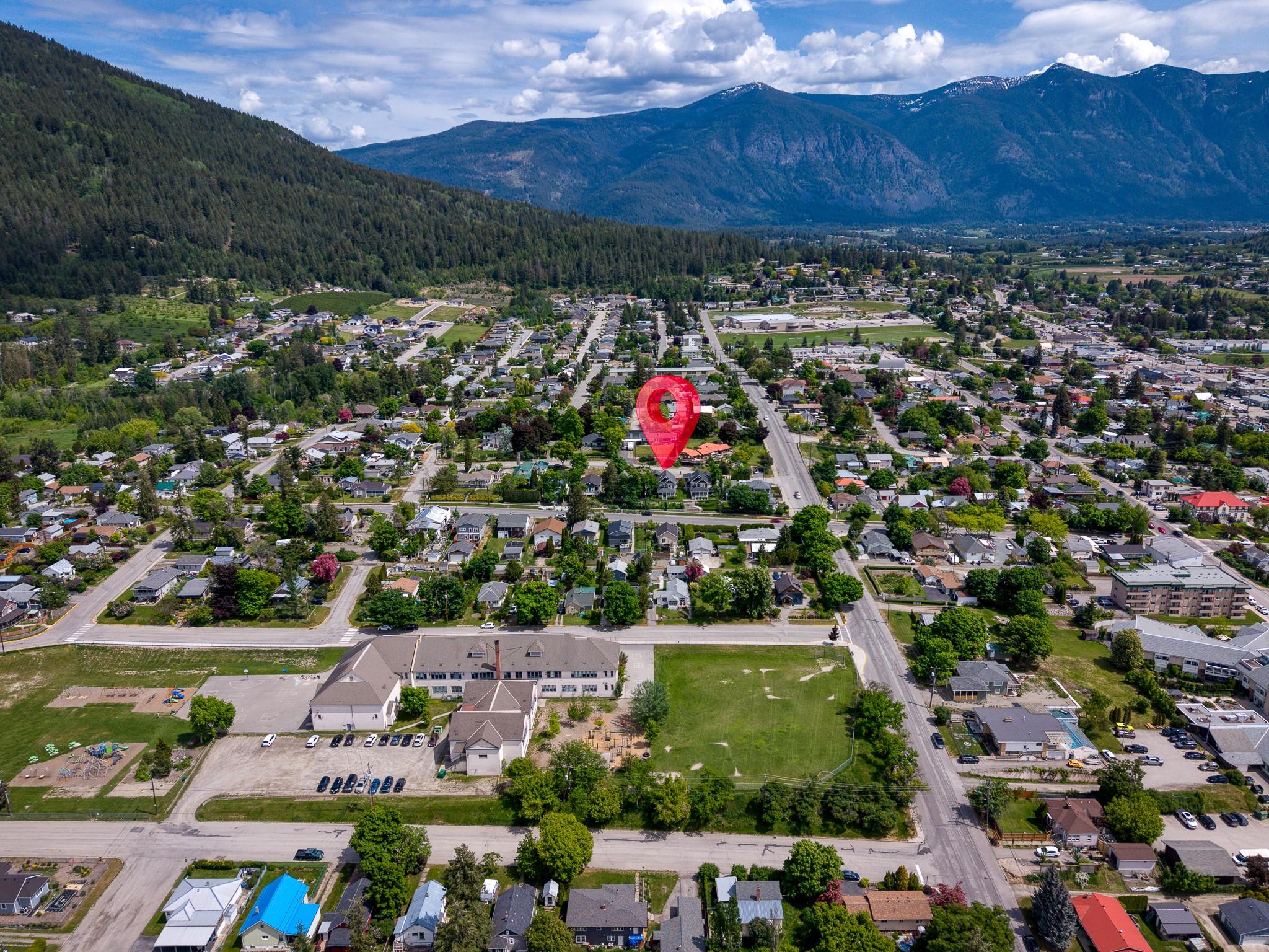 412 10Th Avenue, Creston, BC