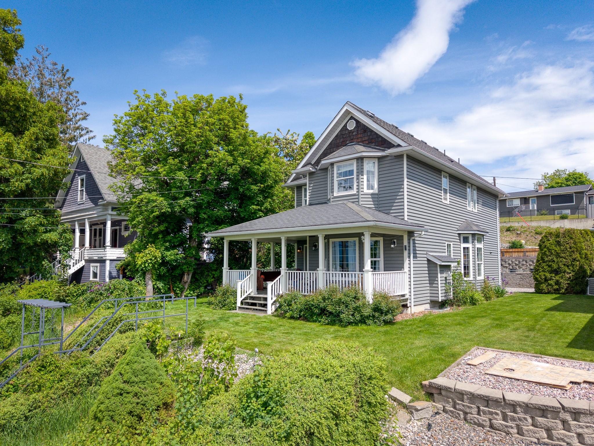 412 10Th Avenue, Creston, BC