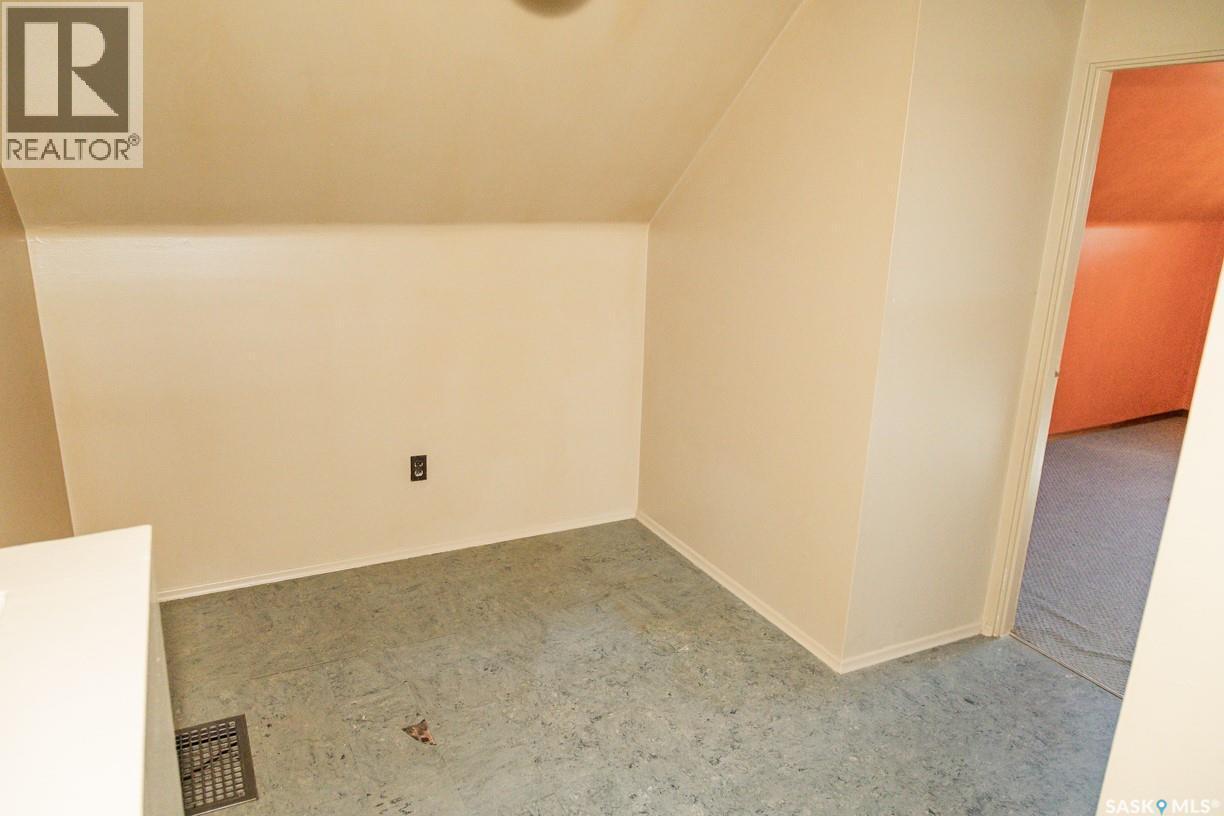 611 Saskatchewan Avenue, Kerrobert, SK - Indoor Photo Showing Other Room
