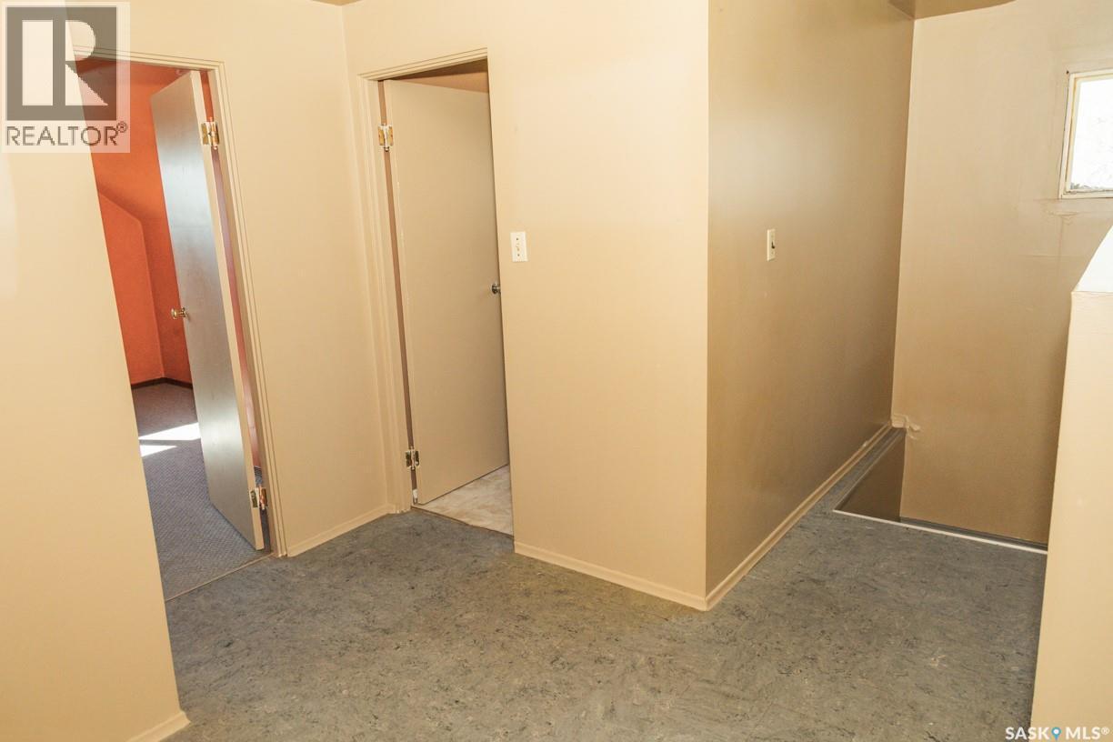 611 Saskatchewan Avenue, Kerrobert, SK - Indoor Photo Showing Other Room