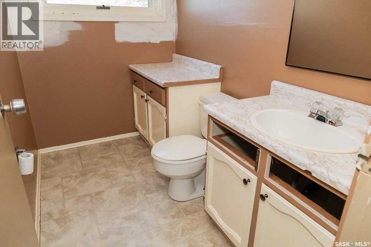 611 Saskatchewan Avenue, Kerrobert, SK - Indoor Photo Showing Bathroom