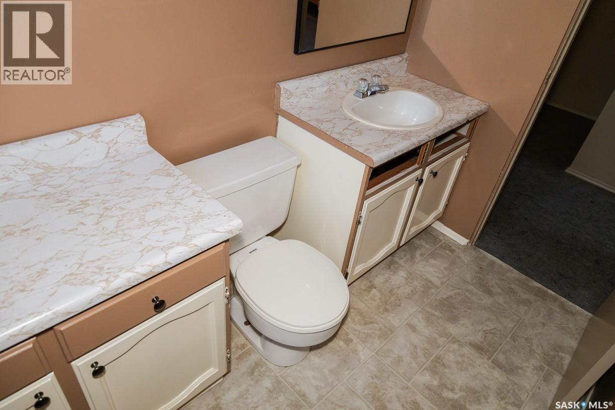 611 Saskatchewan Avenue, Kerrobert, SK - Indoor Photo Showing Bathroom