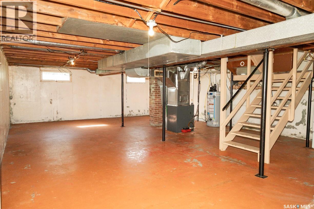611 Saskatchewan Avenue, Kerrobert, SK - Indoor Photo Showing Basement