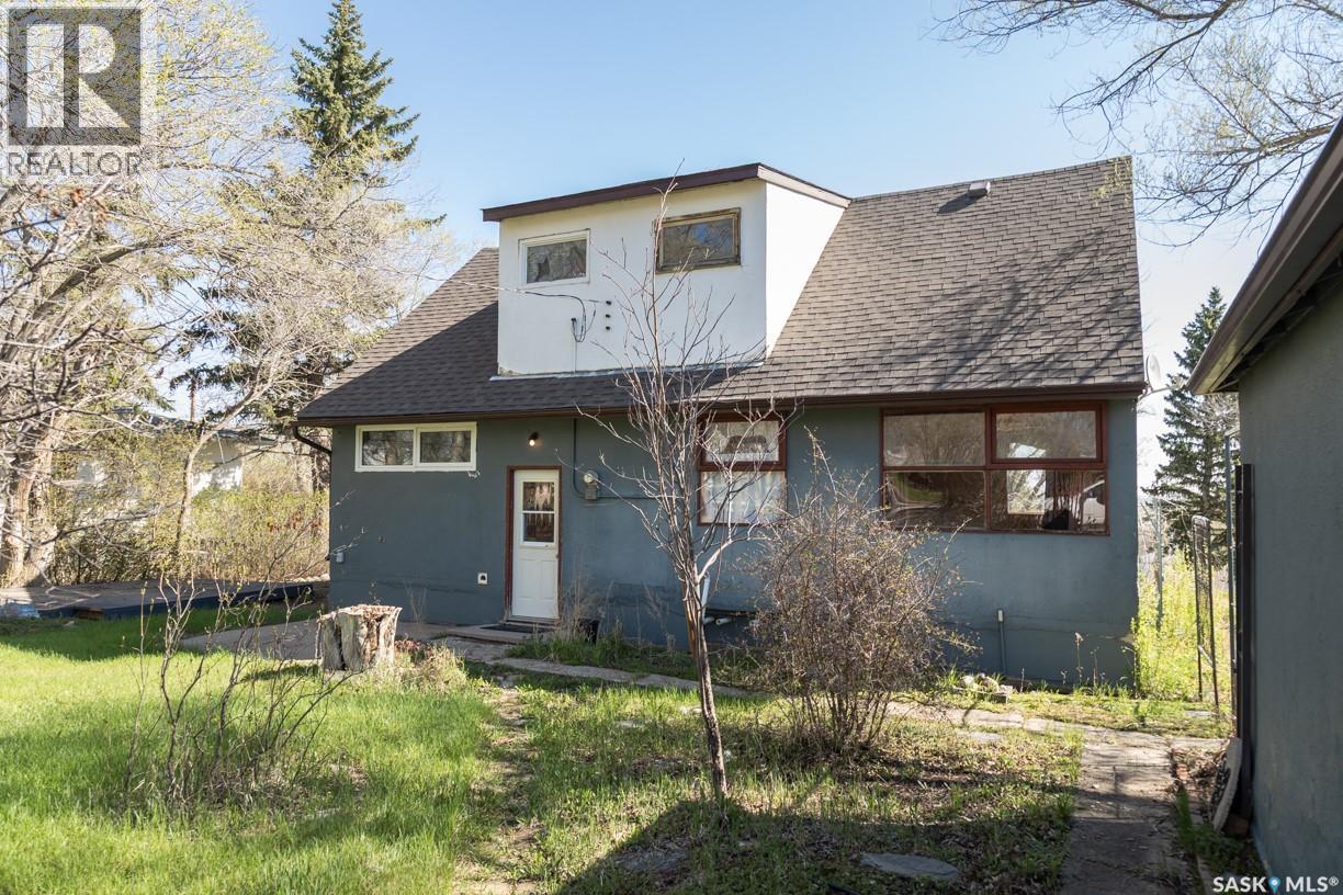 611 Saskatchewan Avenue, Kerrobert, SK - Outdoor