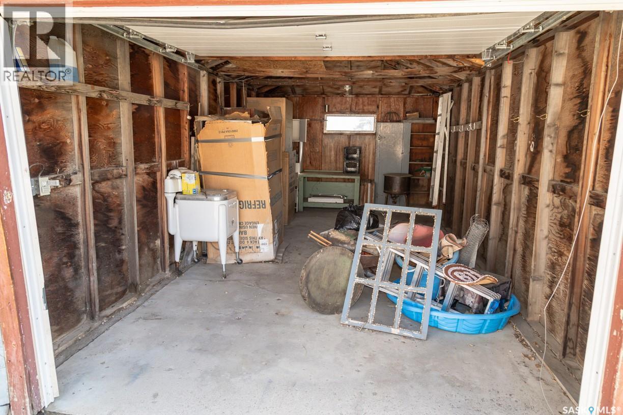 611 Saskatchewan Avenue, Kerrobert, SK - Indoor