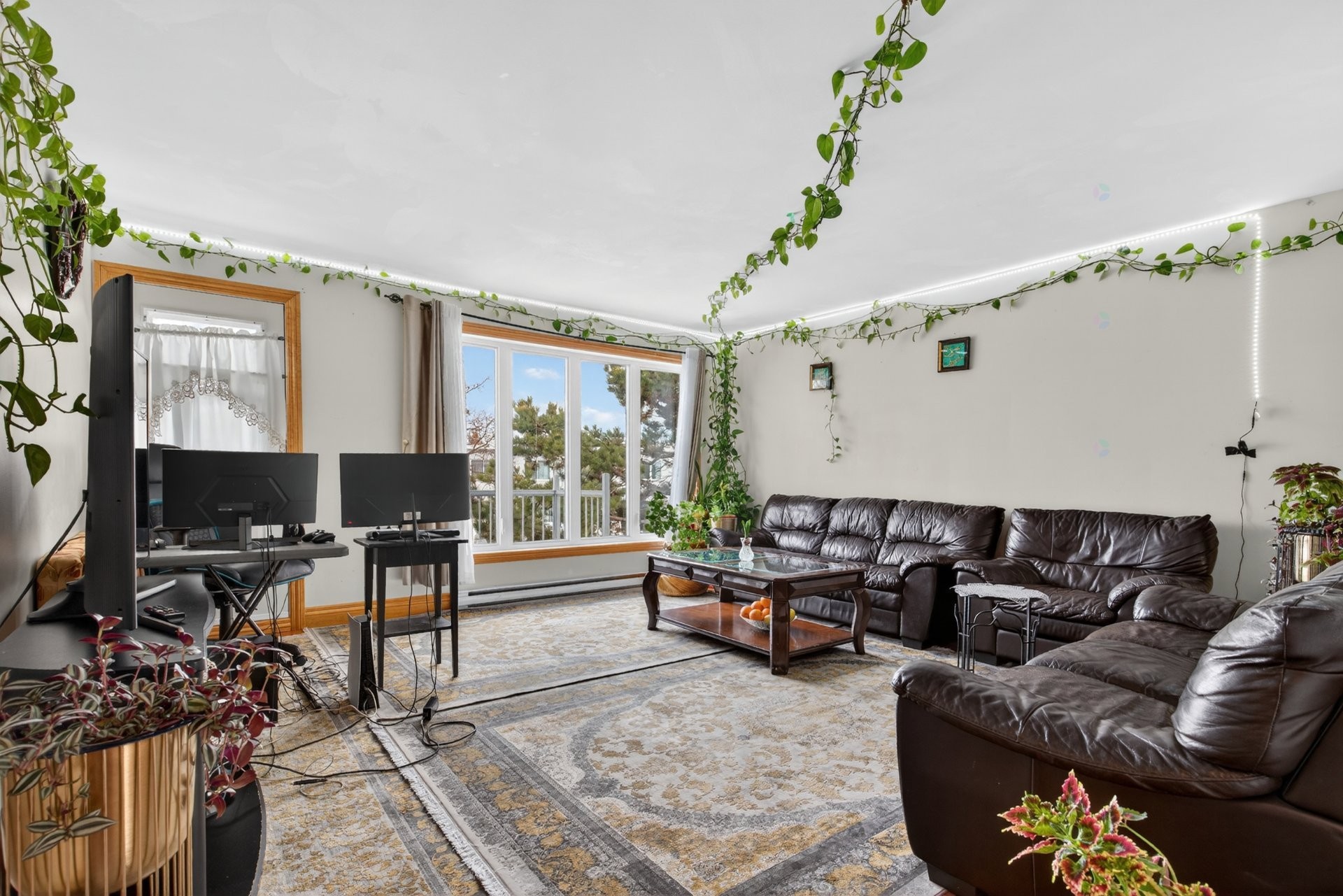 Living Room - 7502 Rue De Boischatel, Montréal (Saint-Léonard), QC - Indoor Photo Showing Living Room