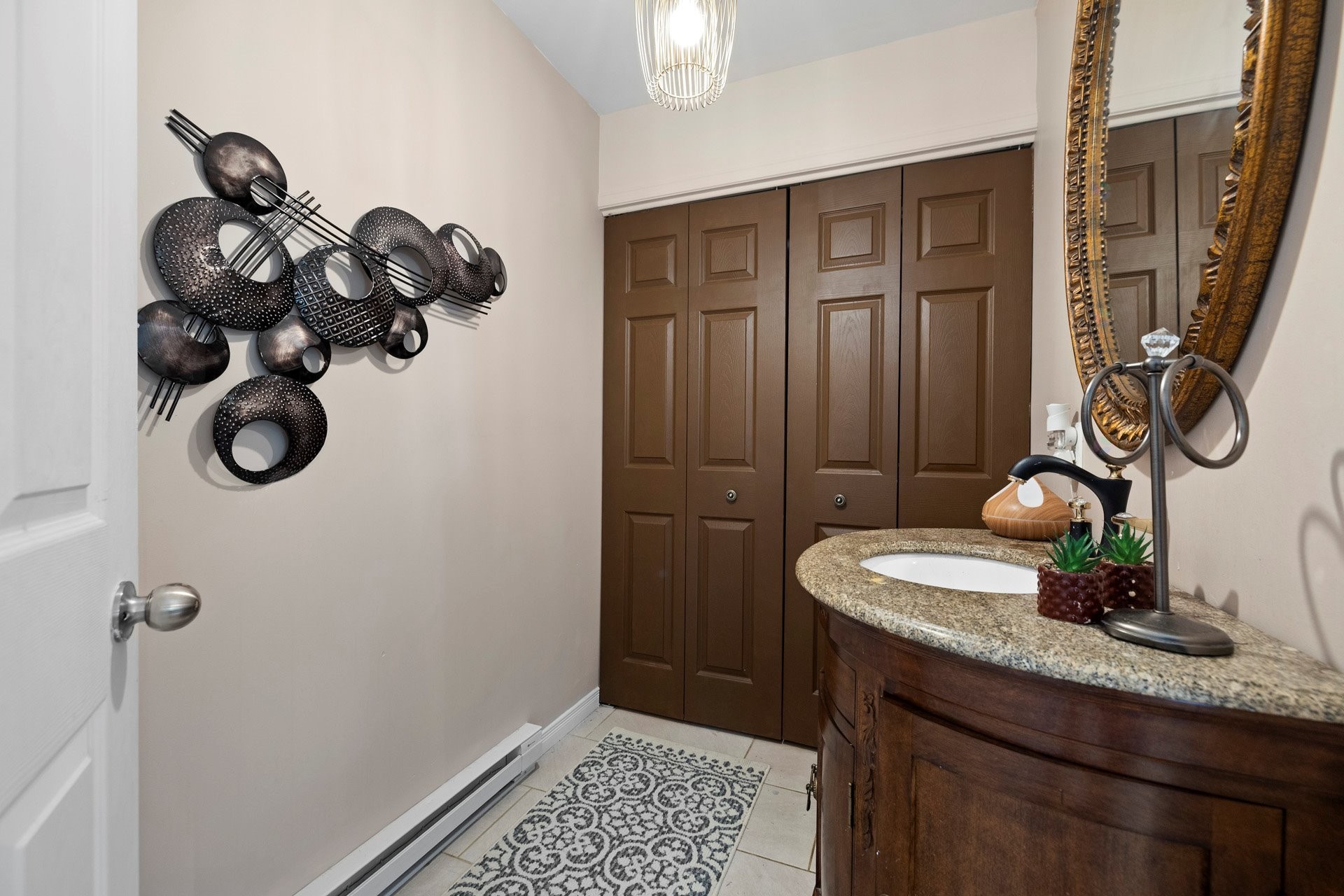Powder room - 357B Ch. Du Fleuve, Coteau-Du-Lac, QC - Indoor Photo Showing Bathroom