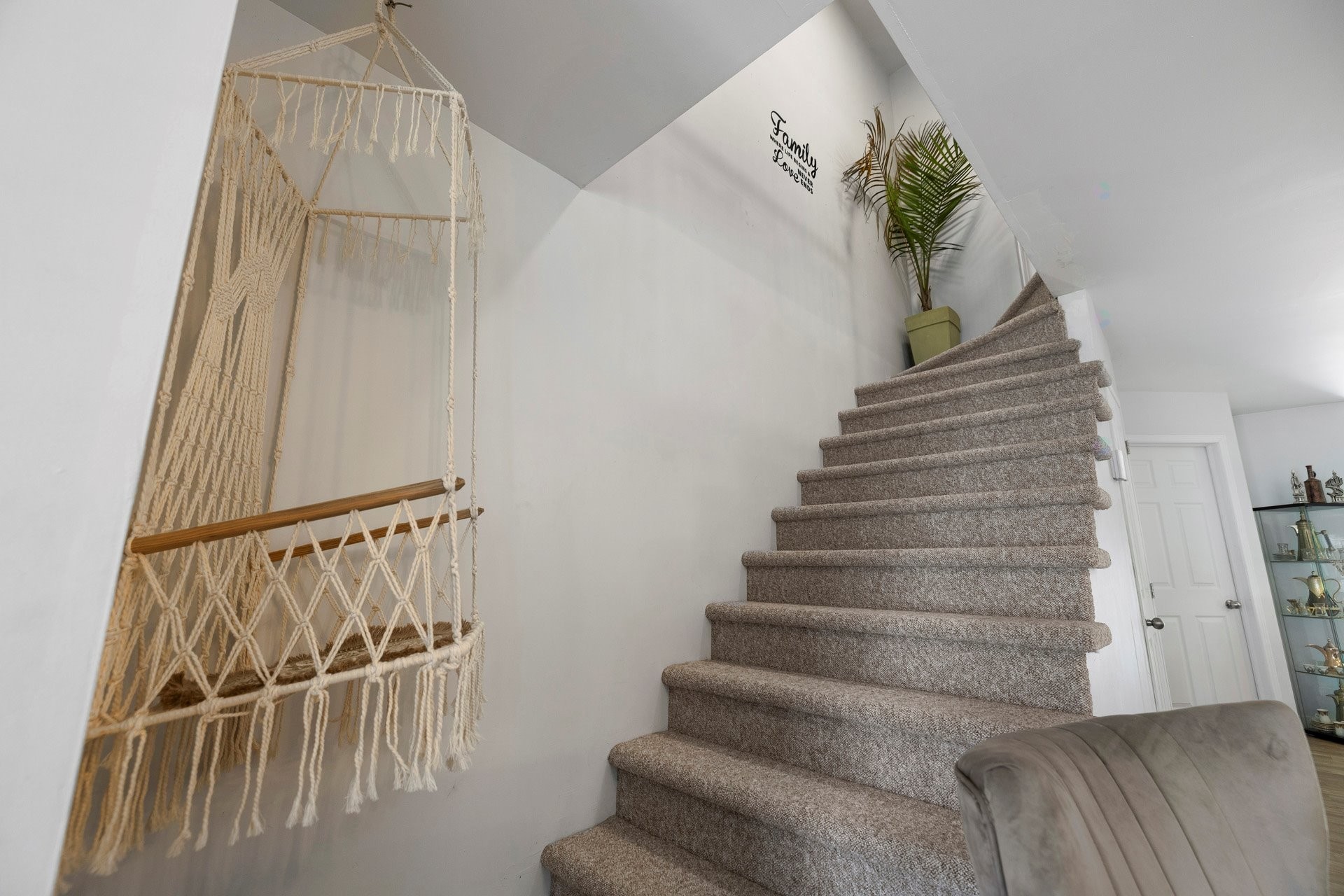 Staircase - 357B Ch. Du Fleuve, Coteau-Du-Lac, QC - Indoor Photo Showing Other Room