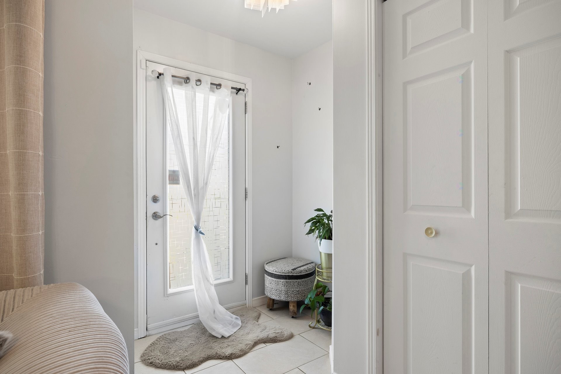 Entry - 357B Ch. Du Fleuve, Coteau-Du-Lac, QC - Indoor