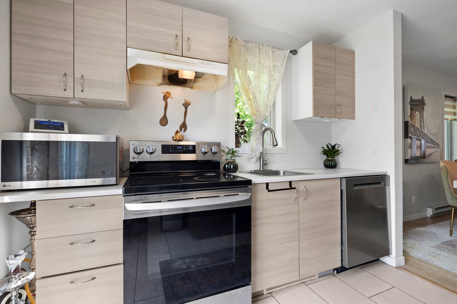 Kitchen - 357B Ch. Du Fleuve, Coteau-Du-Lac, QC - Indoor Photo Showing Kitchen With Upgraded Kitchen