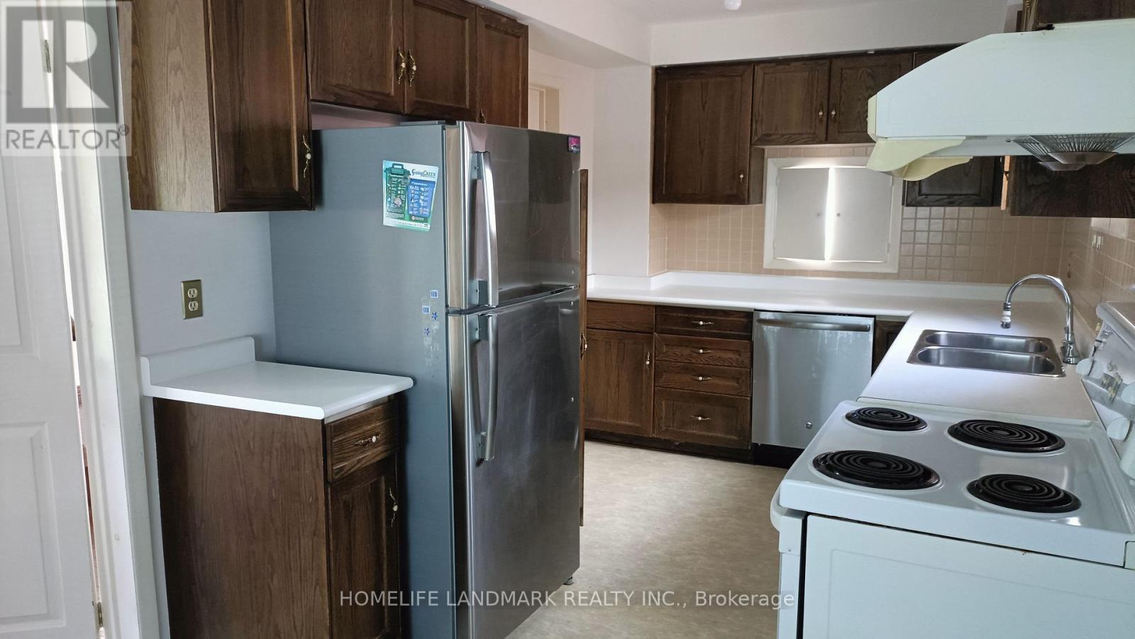 113 Wintermute Boulevard, Toronto, ON - Indoor Photo Showing Kitchen With Double Sink