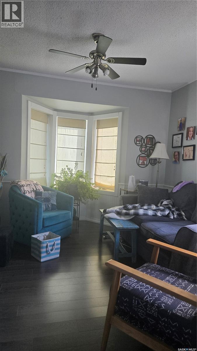 716 Walsh Avenue, Oxbow, SK - Indoor