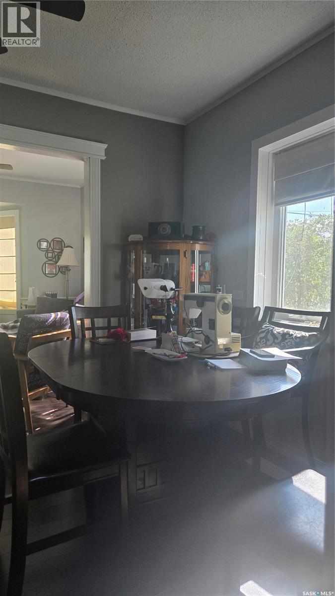 716 Walsh Avenue, Oxbow, SK - Indoor Photo Showing Dining Room