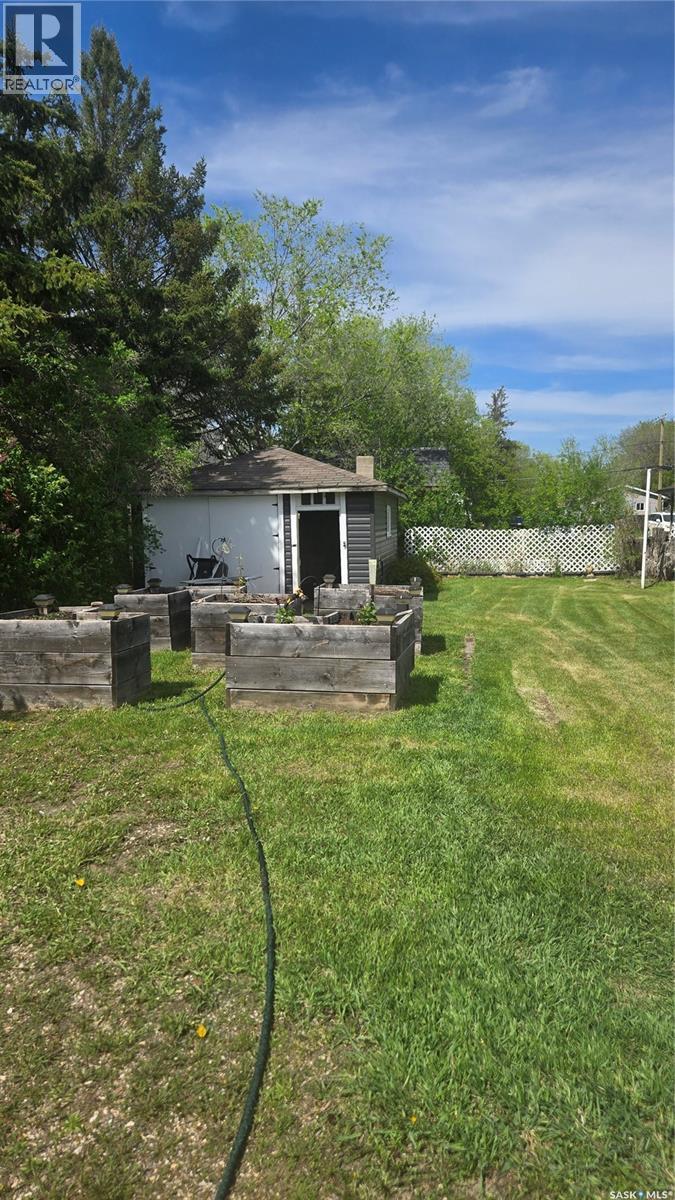 716 Walsh Avenue, Oxbow, SK - Outdoor