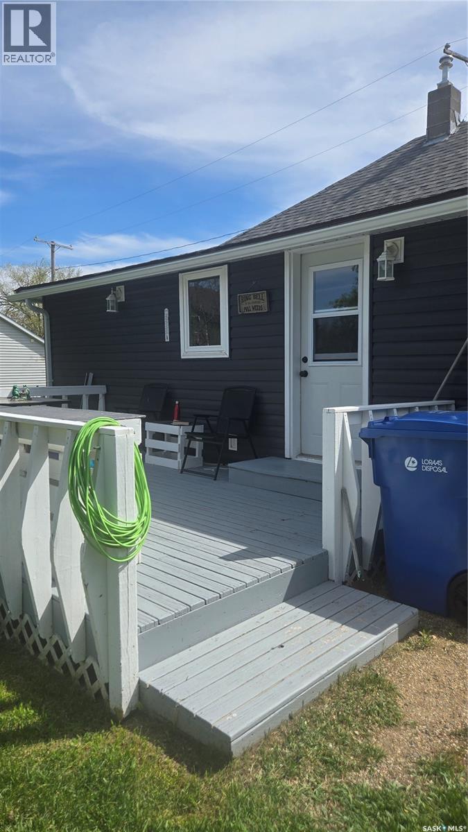 716 Walsh Avenue, Oxbow, SK - Outdoor