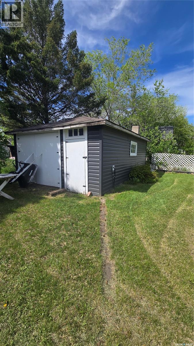 716 Walsh Avenue, Oxbow, SK - Outdoor