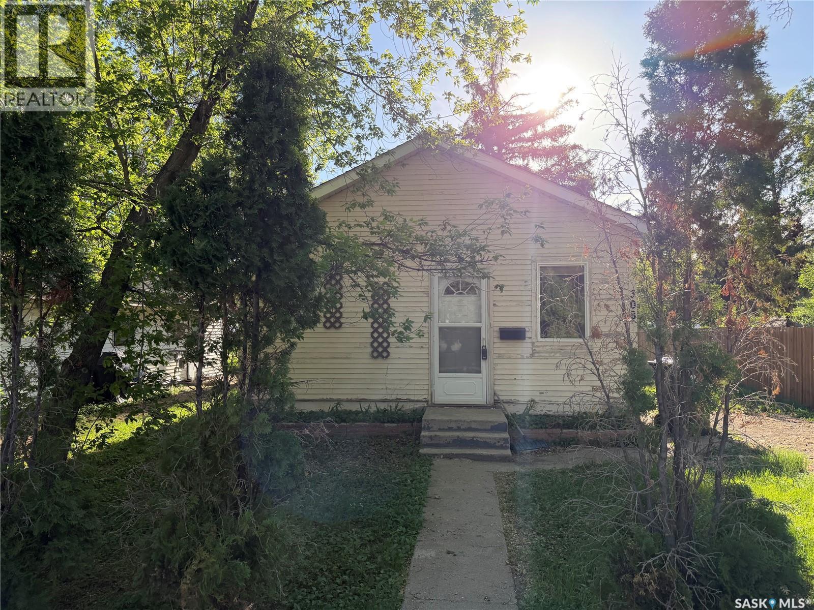 308 1St Street E, Delisle, SK