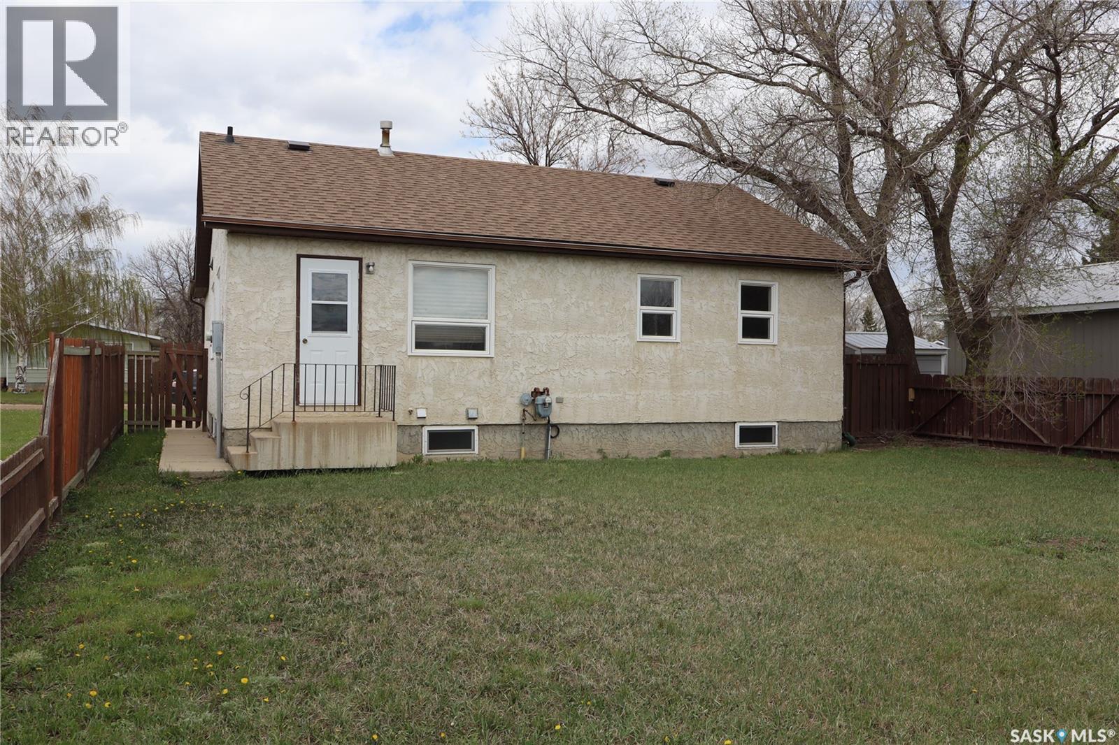 225 Westview Drive N, Coronach, SK - Outdoor