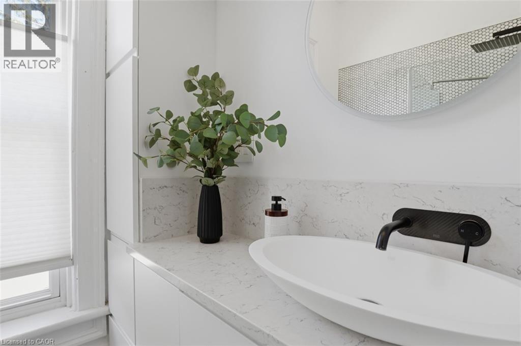 53 Eby Street S, Kitchener, ON - Indoor Photo Showing Bathroom