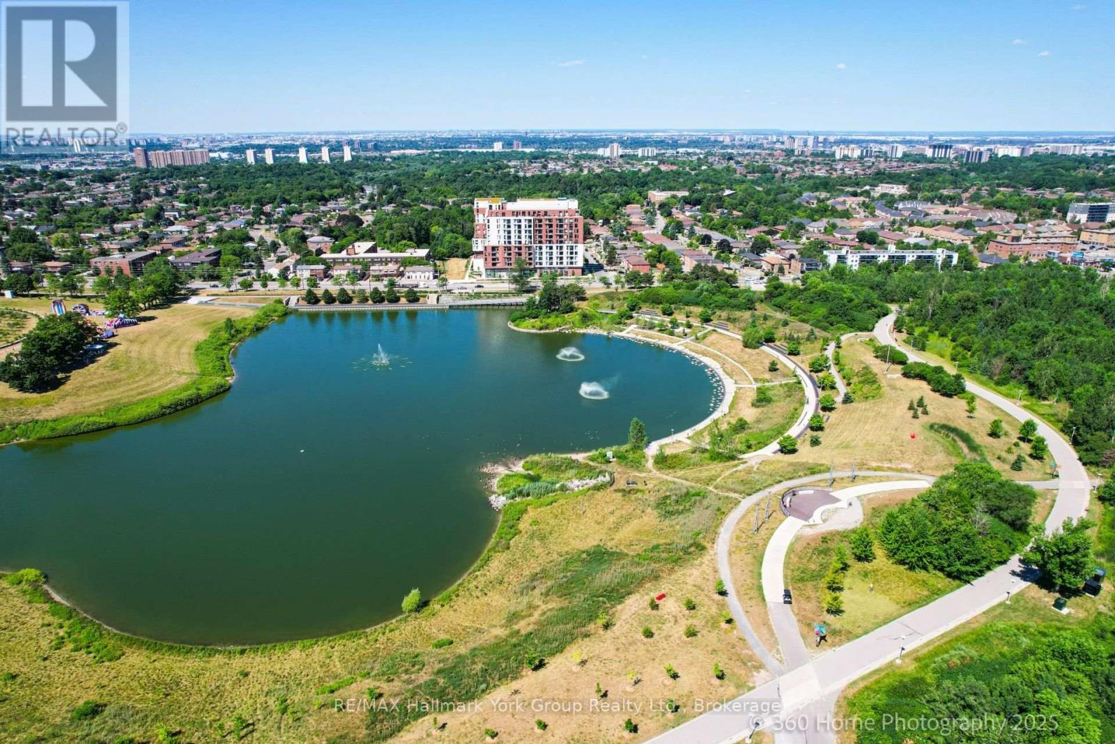 534 - 3100 Keele Street, Toronto (Downsview-Roding-Cfb), ON - Outdoor With Body Of Water With View