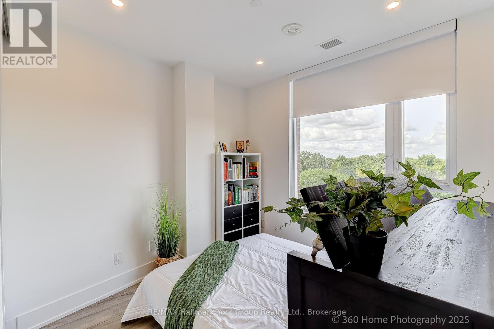 534 - 3100 Keele Street, Toronto (Downsview-Roding-Cfb), ON - Indoor Photo Showing Bedroom