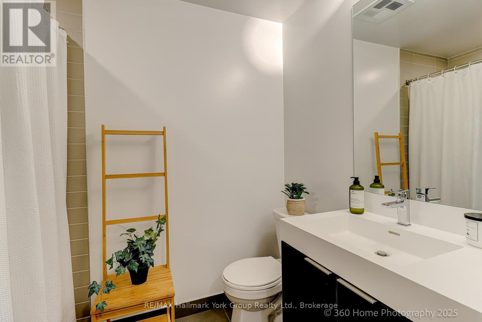 534 - 3100 Keele Street, Toronto (Downsview-Roding-Cfb), ON - Indoor Photo Showing Bathroom