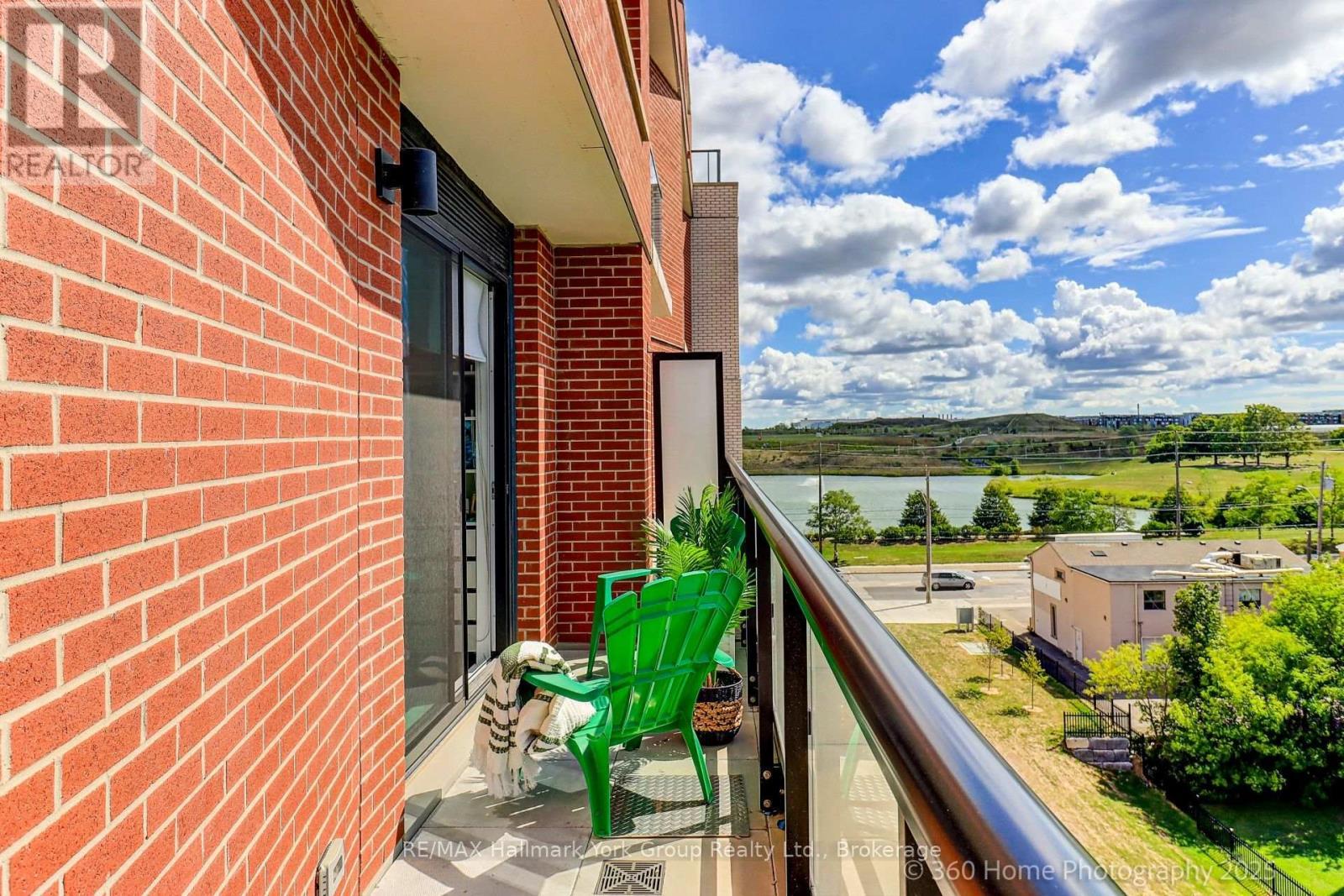 534 - 3100 Keele Street, Toronto (Downsview-Roding-Cfb), ON - Outdoor With Balcony
