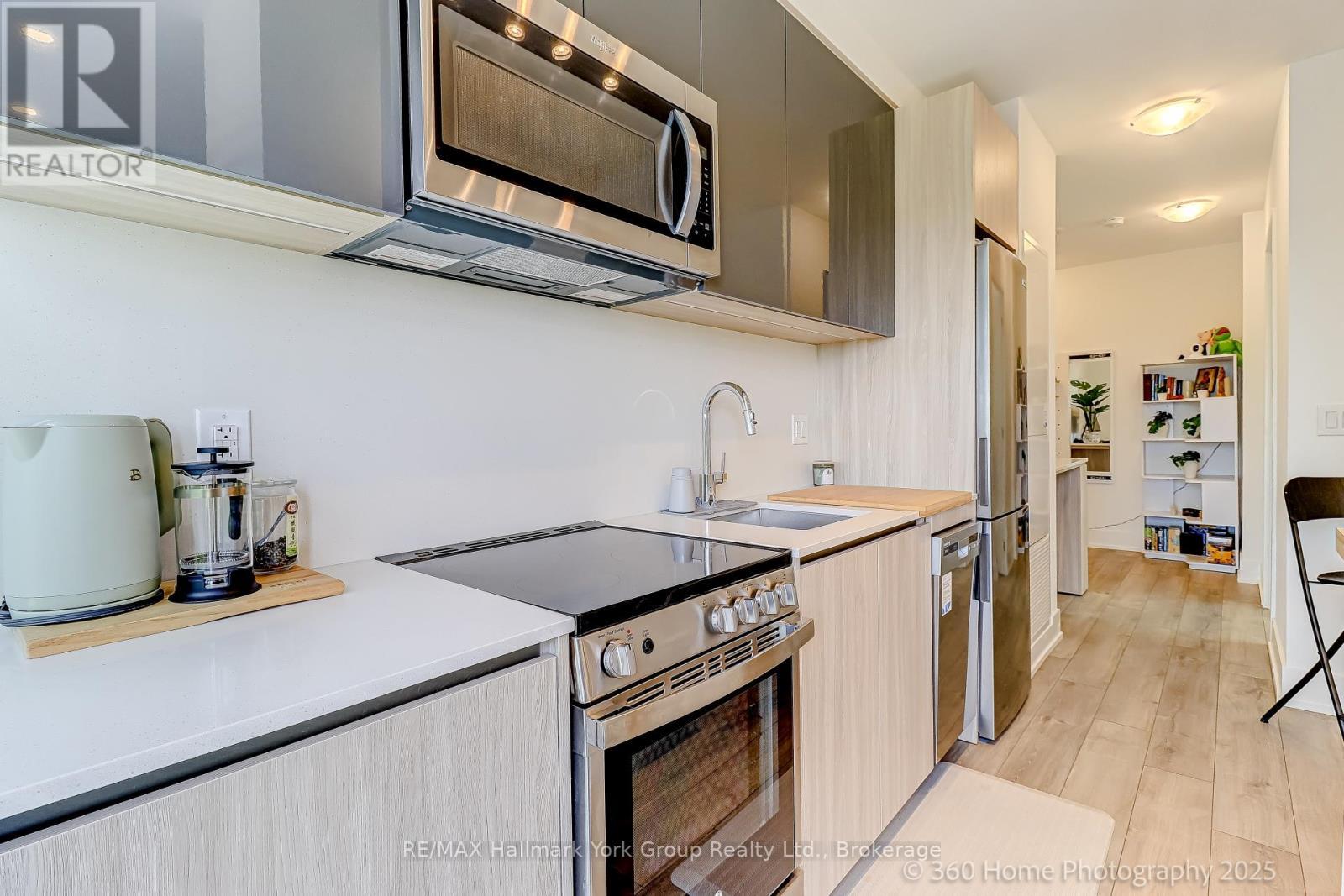 534 - 3100 Keele Street, Toronto (Downsview-Roding-Cfb), ON - Indoor Photo Showing Kitchen
