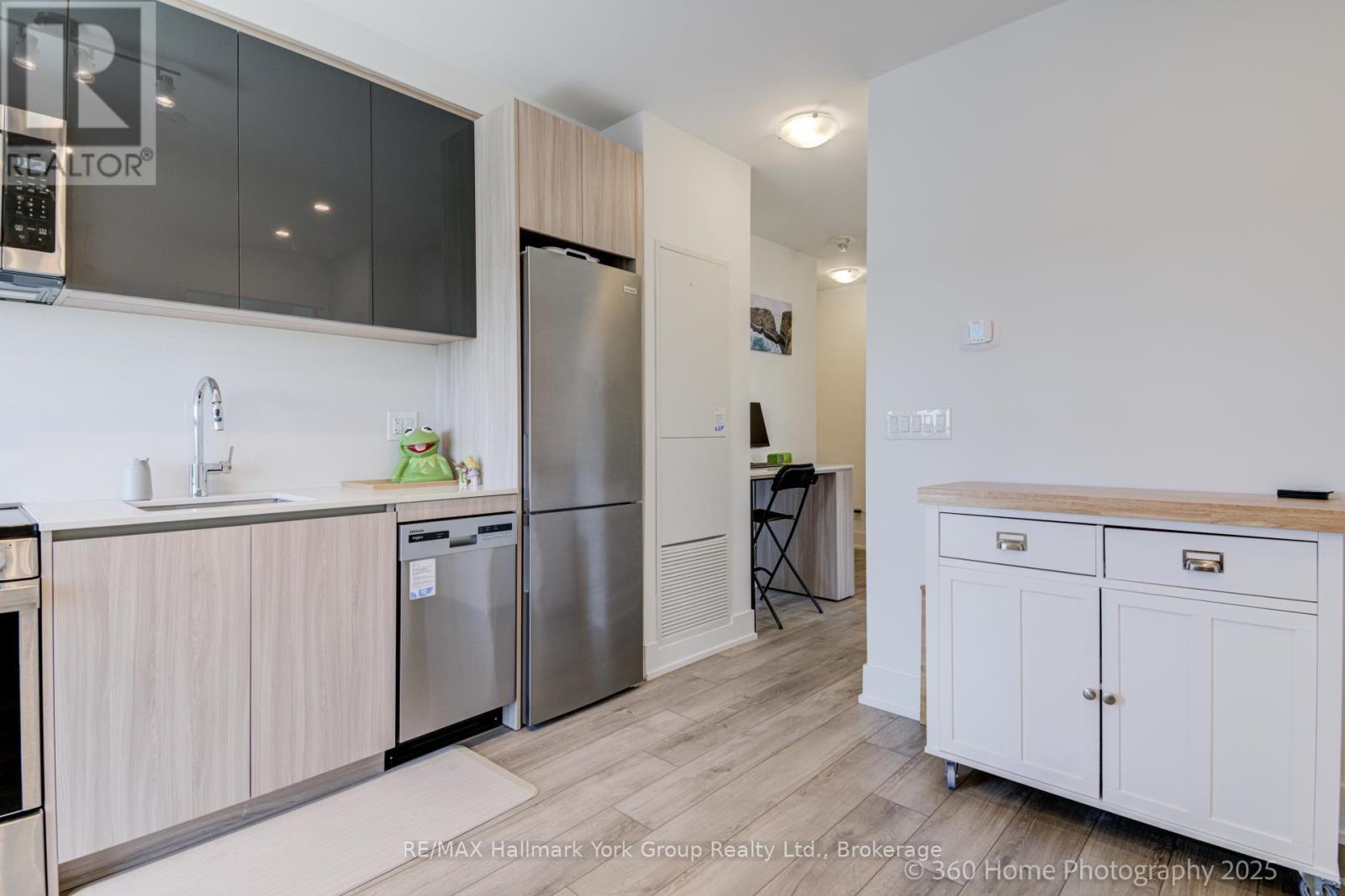 534 - 3100 Keele Street, Toronto (Downsview-Roding-Cfb), ON - Indoor Photo Showing Kitchen